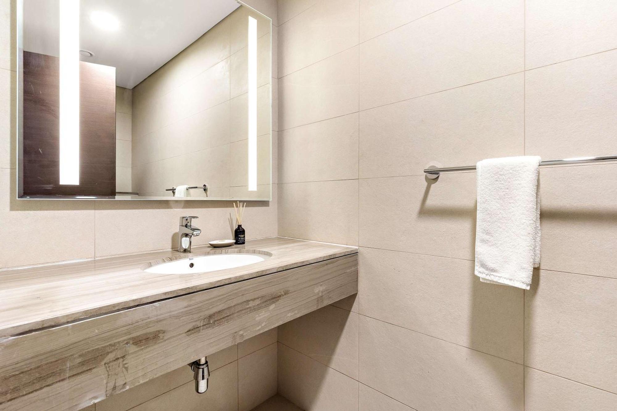 Silkhaus Cityscape 1br In Najmat With Metro Access *